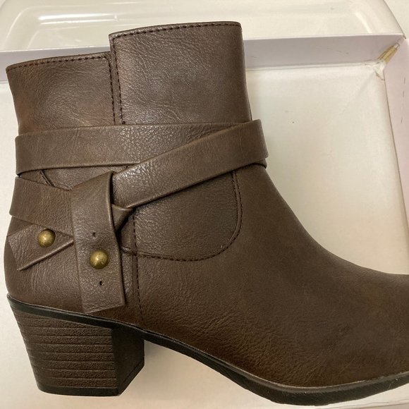 NWT - Ladies White Mountain Buddy Brown Zippered Ankle Boots - Sz 7M - Picture 9 of 11